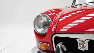 Foto 20 di 40: MG B