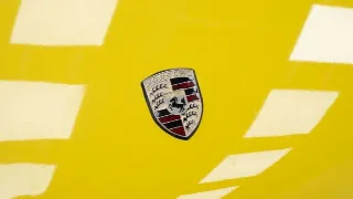Foto 12 di 40: Porsche 911 2.2 E Targa