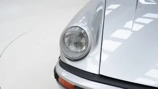 Foto 10 di 40: Porsche 911 3.0 SC Targa