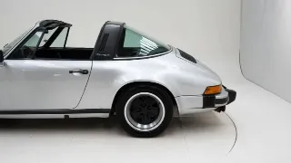 Foto 29 di 40: Porsche 911 3.0 SC Targa