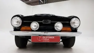Foto 32 di 40: Triumph TR6 + Overdrive