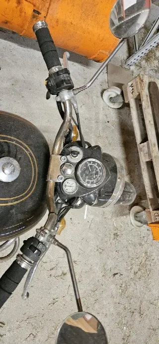 Foto 6 di 8: Royal Enfield Bullet 350 | 1967 | Route 66 Auctions