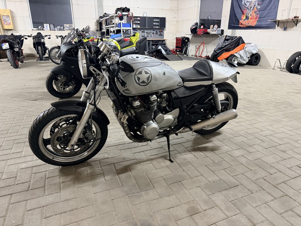 Kawasaki Zephyr 750 | 1991 | Route 66 Auctions
