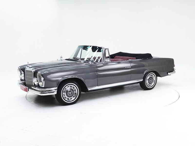 Mercedes-Benz 220 SE