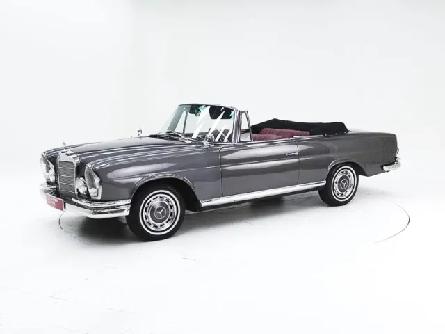 Mercedes-Benz 220 SE