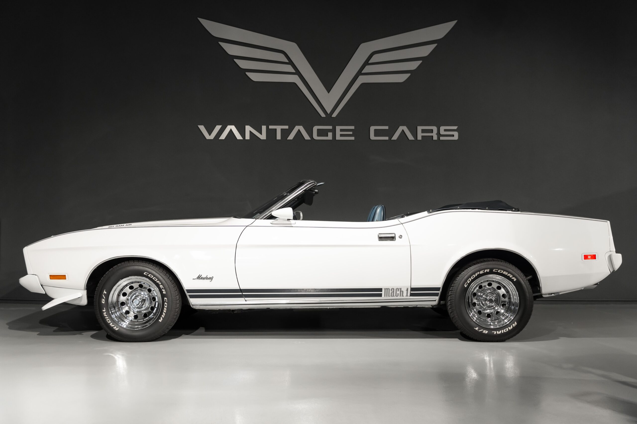 FORD MUSTANG