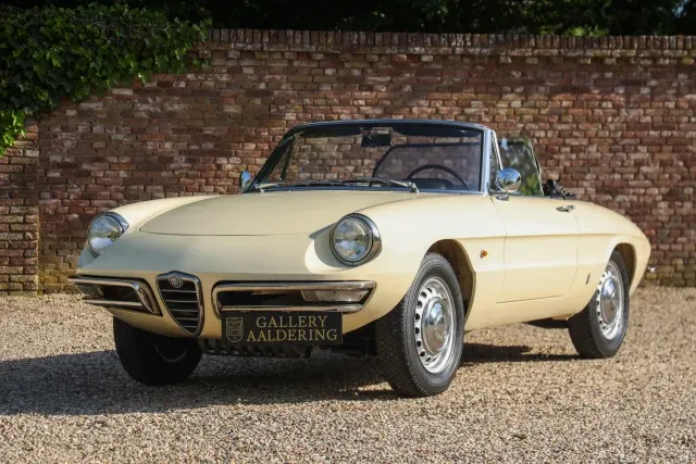Alfa Romeo Spider Duetto 1600