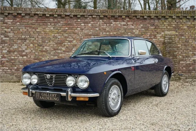Alfa Romeo GTV 2000 Bertone “Blu Ollandese over Naturale”