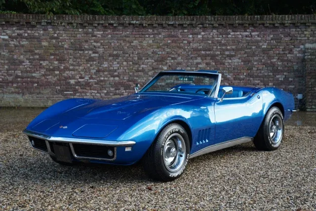 Chevrolet Corvette C3 Convertible 327