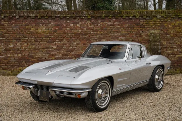 Chevrolet Corvette C2 Sting Ray Split-Window 327 Coupé