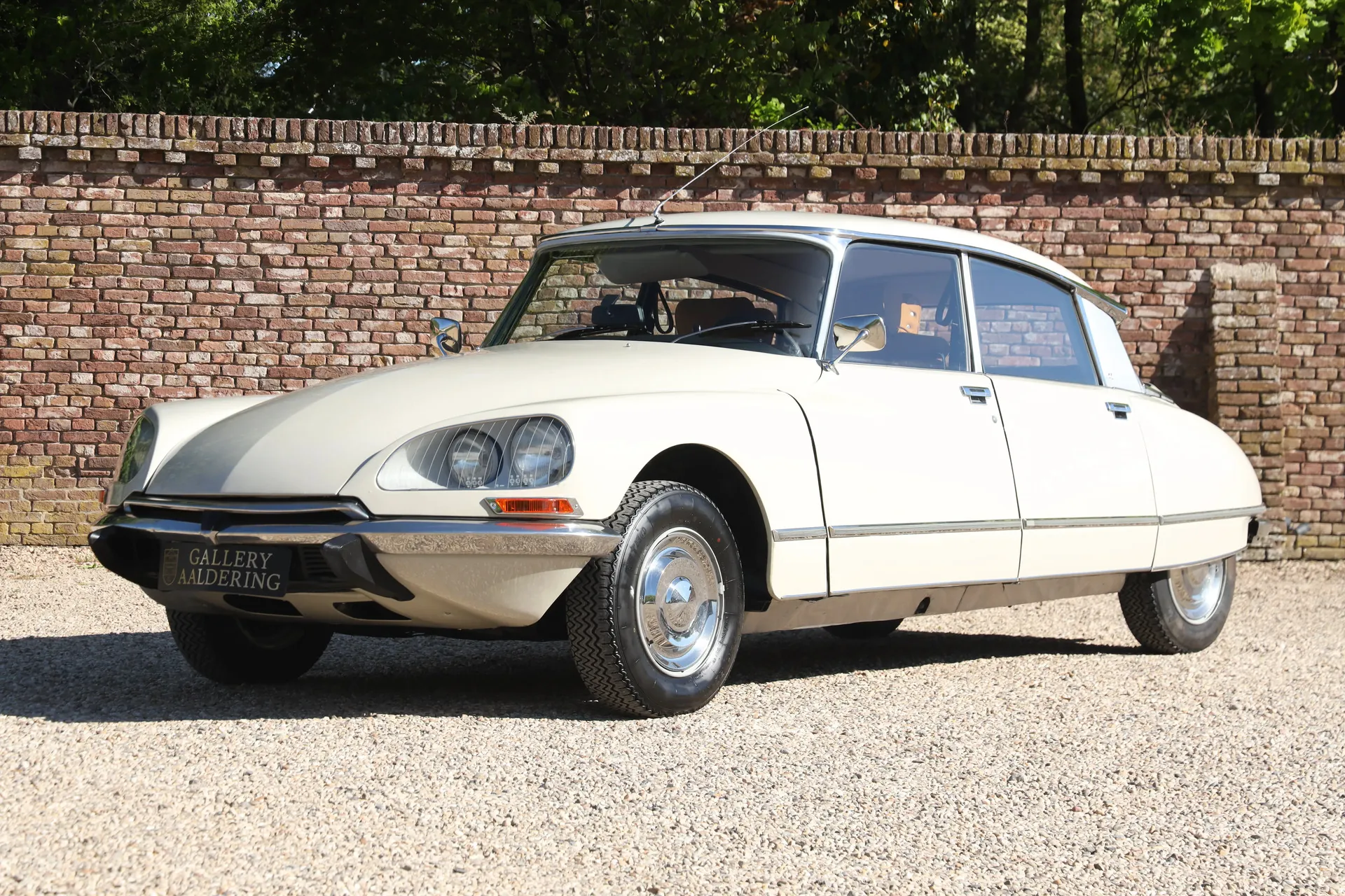Citroën DS20 Pallas “Beige Albatros”