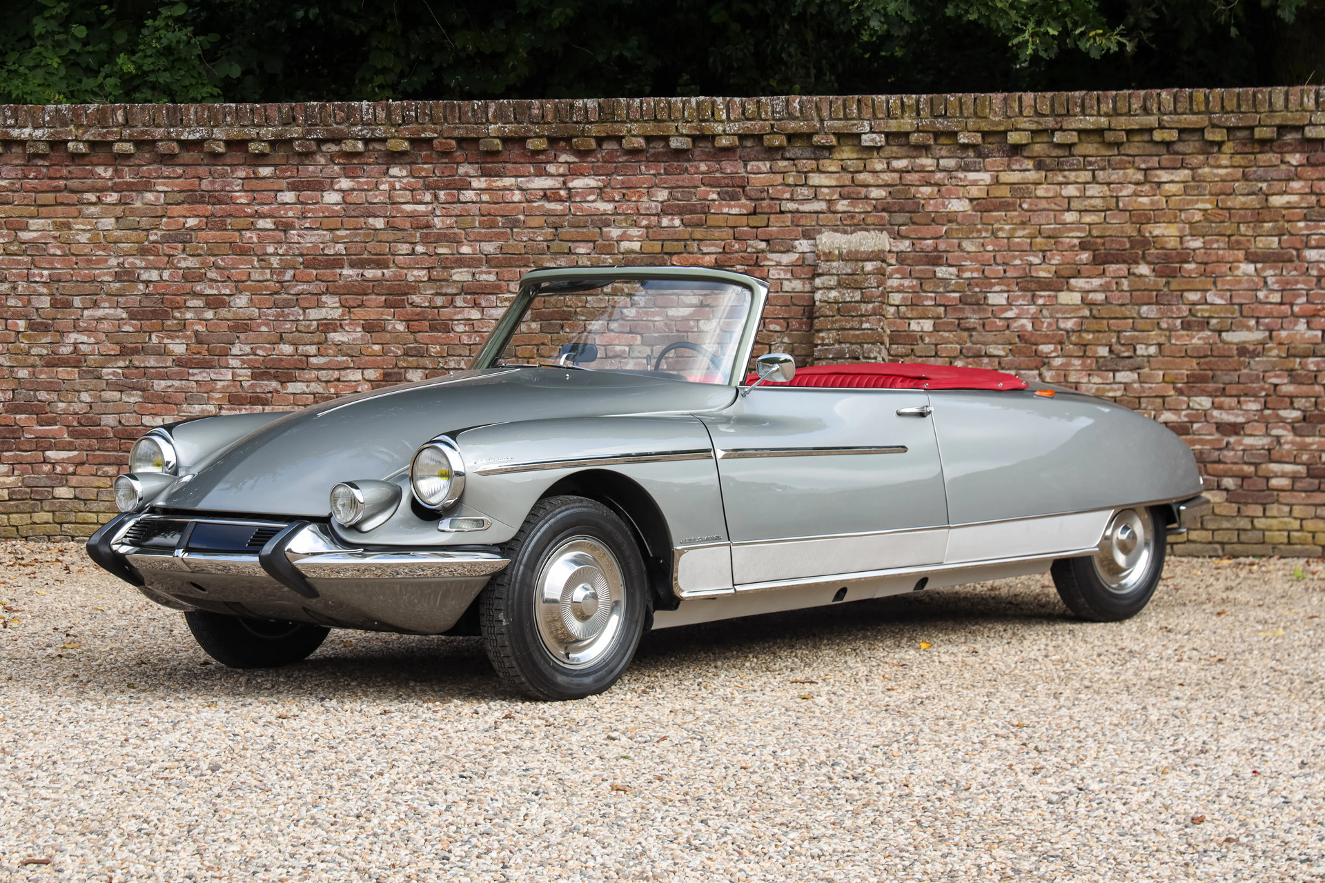 Citroën DS19 “Le Caddy” Cabriolet – “€53.000,- recently invested”