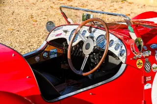 Foto 11 di 118: Healey Silverstone “The D-type from Kenya”