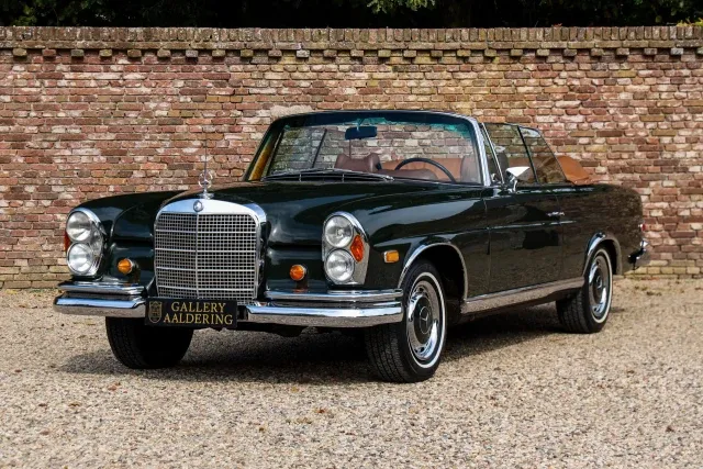 Mercedes Benz 280 SE Cabriolet “Dunkeloliv or Dark Olive”
