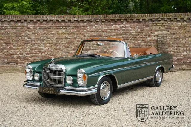 Mercedes-Benz 220 SE W111