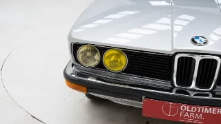 Photo 10 sur 40: BMW 520 E12