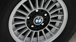 Photo 22 sur 40: BMW 520 E12