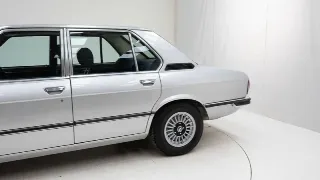 Photo 28 sur 40: BMW 520 E12