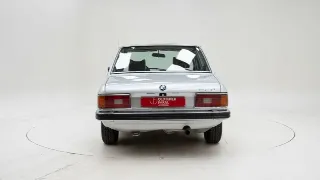 Photo 33 sur 40: BMW 520 E12