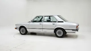 Photo 4 sur 40: BMW 520 E12