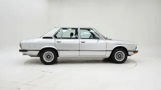Photo 5 sur 40: BMW 520 E12