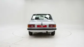 Photo 8 sur 40: BMW 520 E12