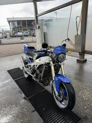 Foto 2 di 8: Yamaha YZF-R1 | 1998 | Route 66 Auctions