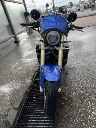 Foto 3 di 8: Yamaha YZF-R1 | 1998 | Route 66 Auctions