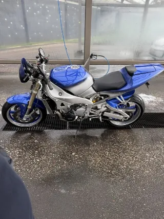 Foto 4 di 8: Yamaha YZF-R1 | 1998 | Route 66 Auctions