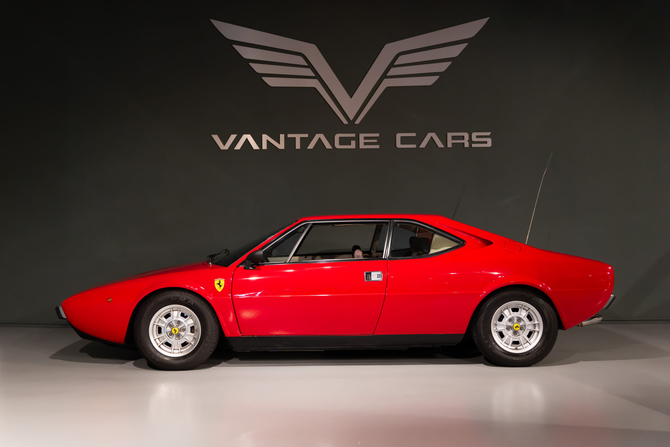 FERRARI 208 GT4