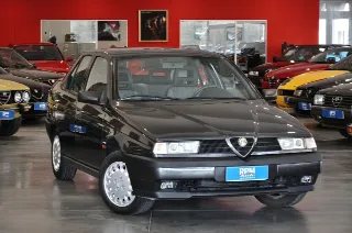 Foto 1 di 27: Alfa Romeo 155 1.8i Twin Spark cat Clima CRS supertagliandata