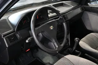 Foto 23 di 27: Alfa Romeo 155 1.8i Twin Spark cat Clima CRS supertagliandata