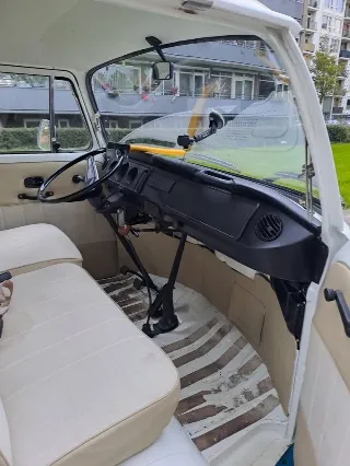 Photo 2 of 8: Volkswagen Type 2 Kombi Camper | Route 66 Auctions