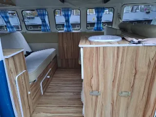 Photo 8 of 8: Volkswagen Type 2 Kombi Camper | Route 66 Auctions