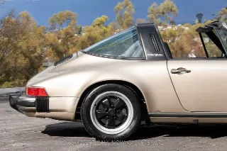 Foto 17 di 24: 1984 Porsche Carrera