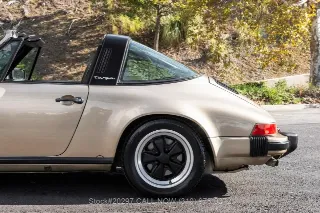 Foto 19 di 24: 1984 Porsche Carrera