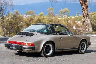 Foto 4 di 24: 1984 Porsche Carrera