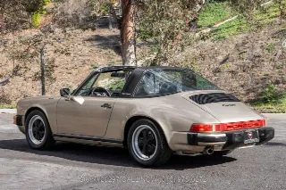 Foto 7 di 24: 1984 Porsche Carrera