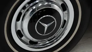 Foto 29 di 40: Mercedes-Benz 220 SE