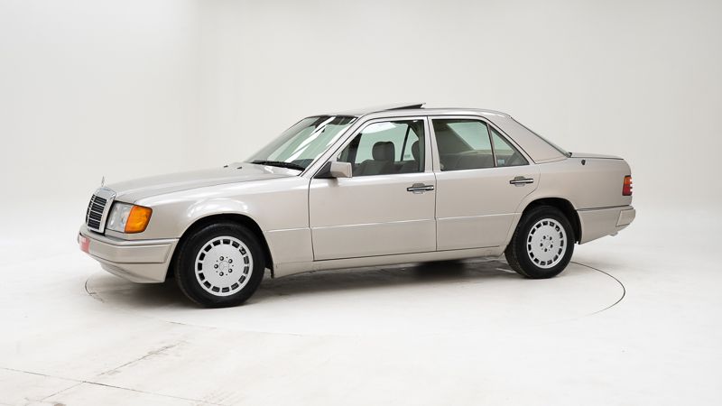 Mercedes-Benz 300 E