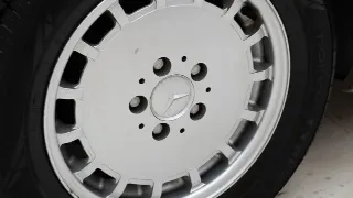 Foto 19 di 40: Mercedes-Benz 300 E