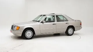 Foto 1 di 40: Mercedes-Benz 300 E