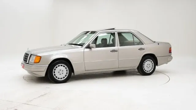 Mercedes-Benz 300 E