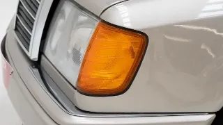 Foto 20 di 40: Mercedes-Benz 300 E