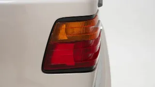 Foto 28 di 40: Mercedes-Benz 300 E