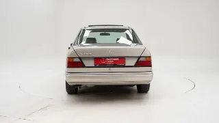 Foto 37 di 40: Mercedes-Benz 300 E