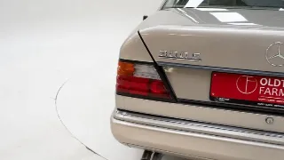 Foto 38 di 40: Mercedes-Benz 300 E