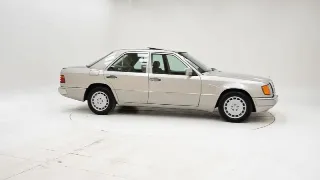 Foto 5 di 40: Mercedes-Benz 300 E