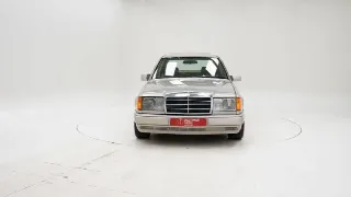 Foto 6 di 40: Mercedes-Benz 300 E