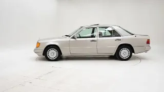 Foto 7 di 40: Mercedes-Benz 300 E